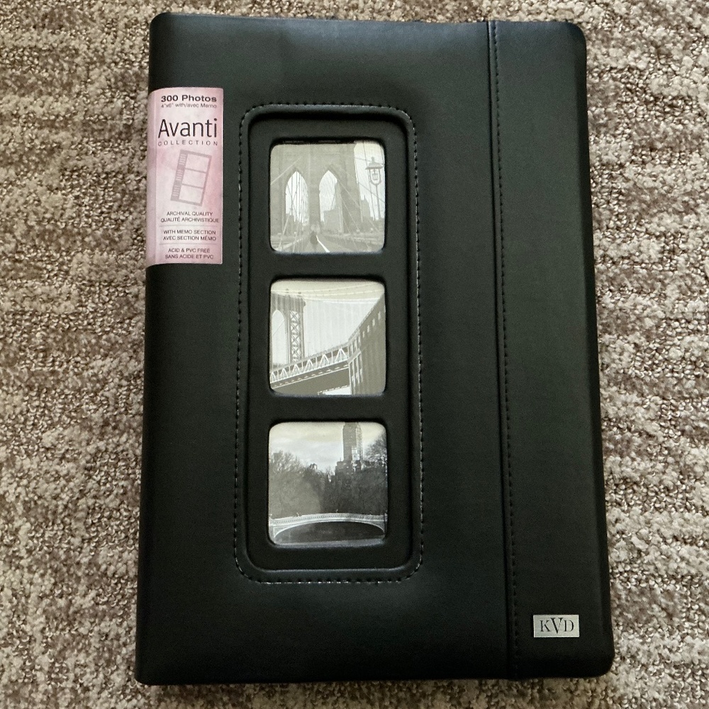 KVD Black 300 Capacity Photo Album 4” x 6” photos Avanti Collection NWT